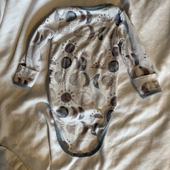 Copper Pearl Onesies - 3 new size 0-3mo, 1 gently used 3-6mo - price is for ALL - Picture 2 of 12